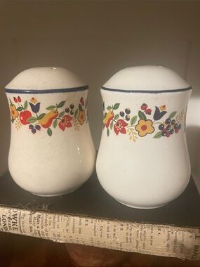 Vintage Floral Band Ceramic Salt & Pepper Set - White